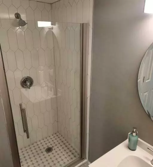 New Studio Apt & Backyard Oasis In Historic Uptown