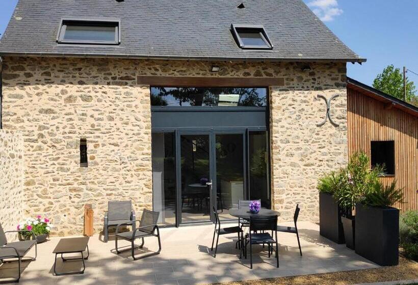 Charmant Gîte En Pierre Avec étang Privé Et Vue Arborée, Parfait Pour Pêche Et Relaxation   Fr 1 600