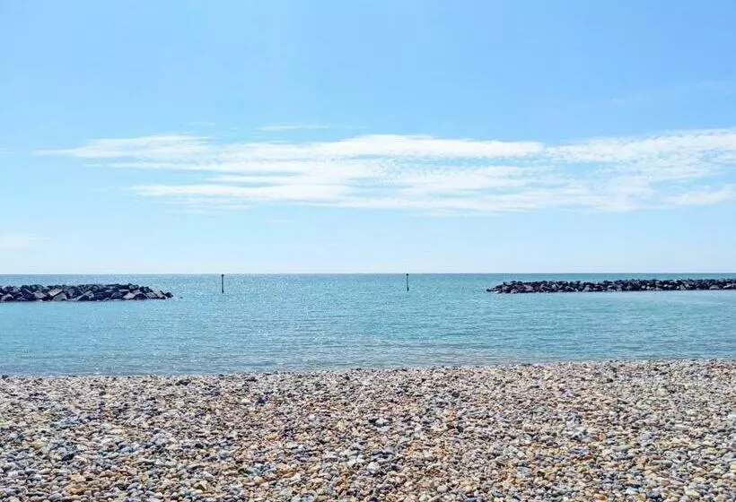 Innisfree, Middleton On Sea