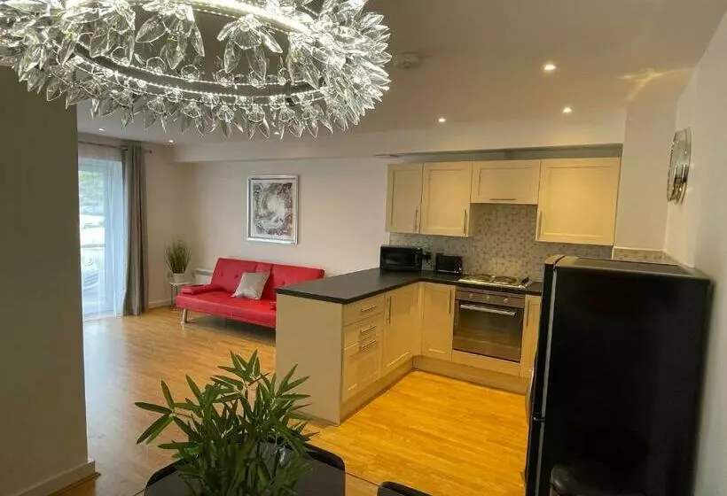 Moda Wigan   Stylish 2 Bed Apartment Central Wigan