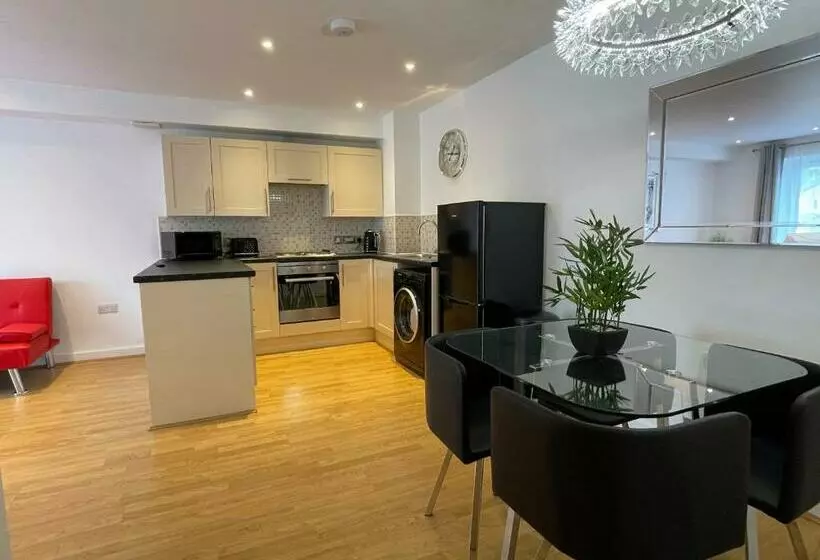 Moda Wigan   Stylish 2 Bed Apartment Central Wigan