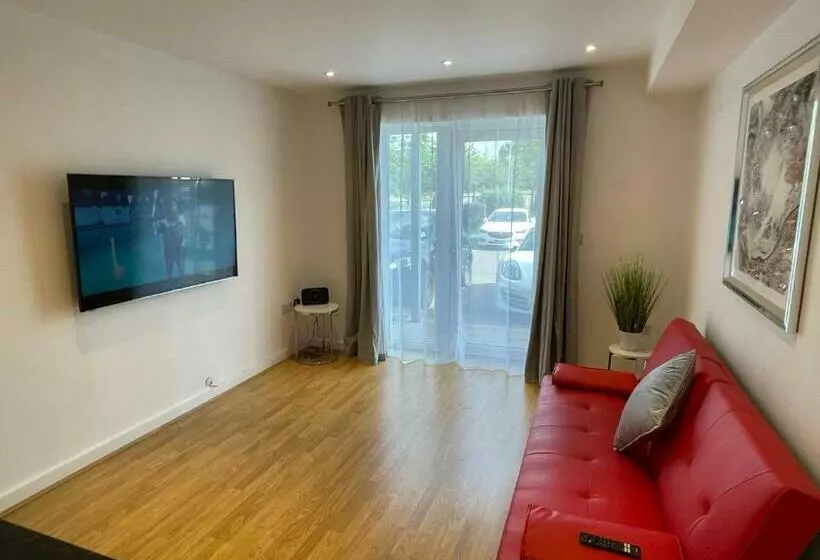 Moda Wigan   Stylish 2 Bed Apartment Central Wigan