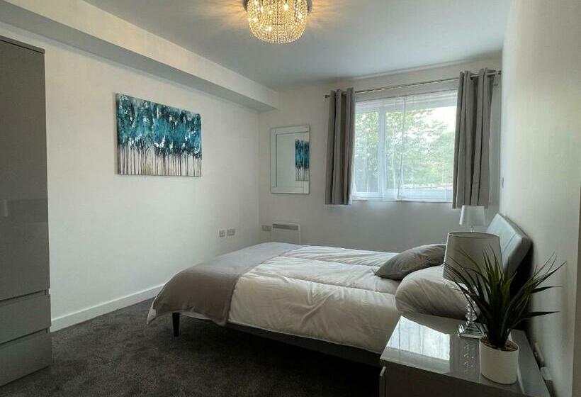 Moda Wigan   Stylish 2 Bed Apartment Central Wigan