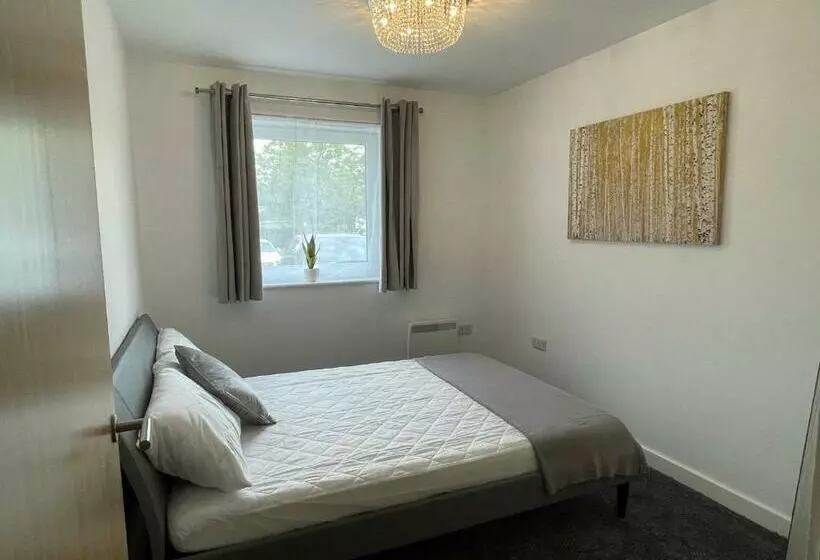 Moda Wigan   Stylish 2 Bed Apartment Central Wigan