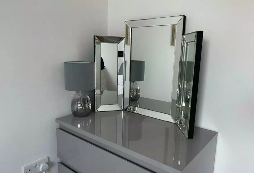 Moda Wigan   Stylish 2 Bed Apartment Central Wigan