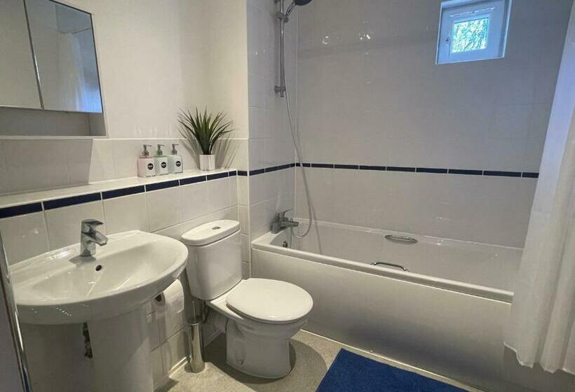 Moda Wigan   Stylish 2 Bed Apartment Central Wigan