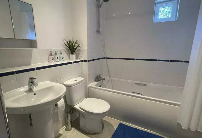 Moda Wigan   Stylish 2 Bed Apartment Central Wigan