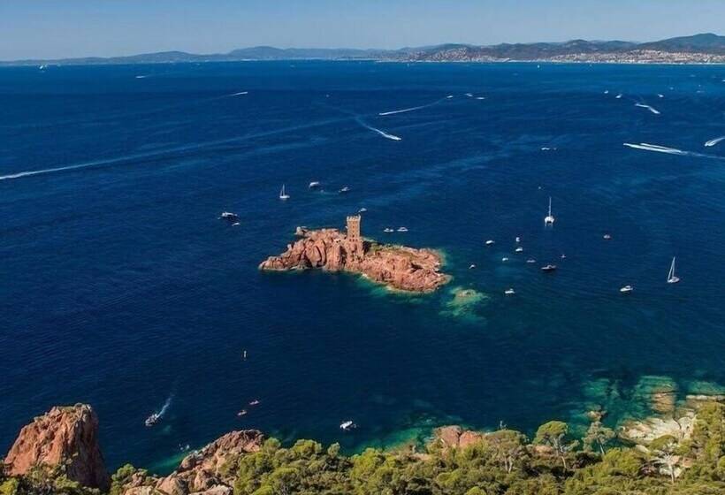 Отель Auberge Provençale