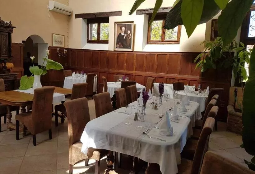 هتل Domaine De Vareilles