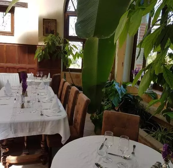 هتل Domaine De Vareilles