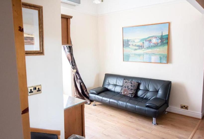 בית מלון כפרי Holland Hall