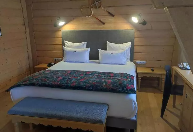 هتل Hôtel Restaurant Spa Les Jardins De Sophie