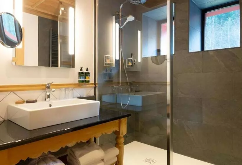 هتل Hôtel Restaurant Spa Les Jardins De Sophie