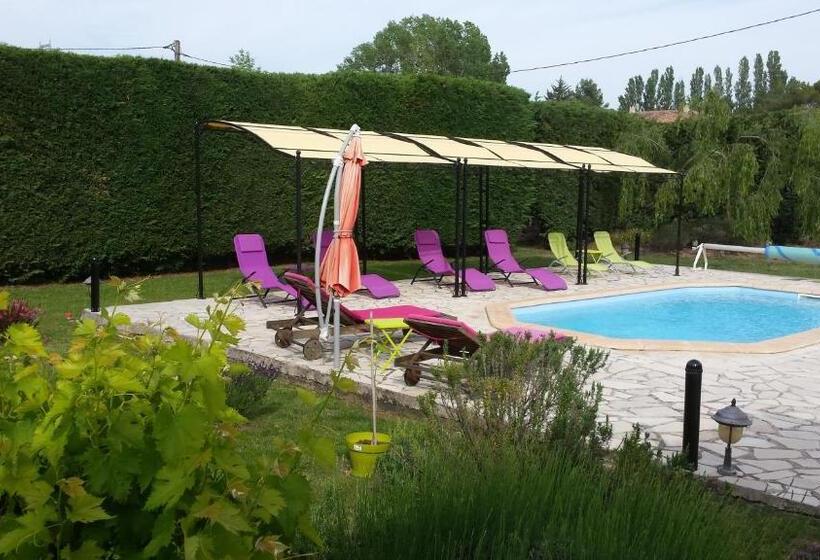 فندق L étape Provencale