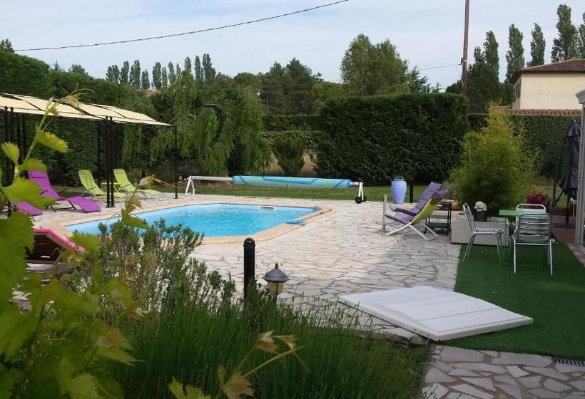 فندق L étape Provencale