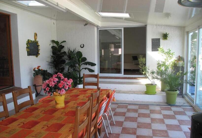 فندق L étape Provencale