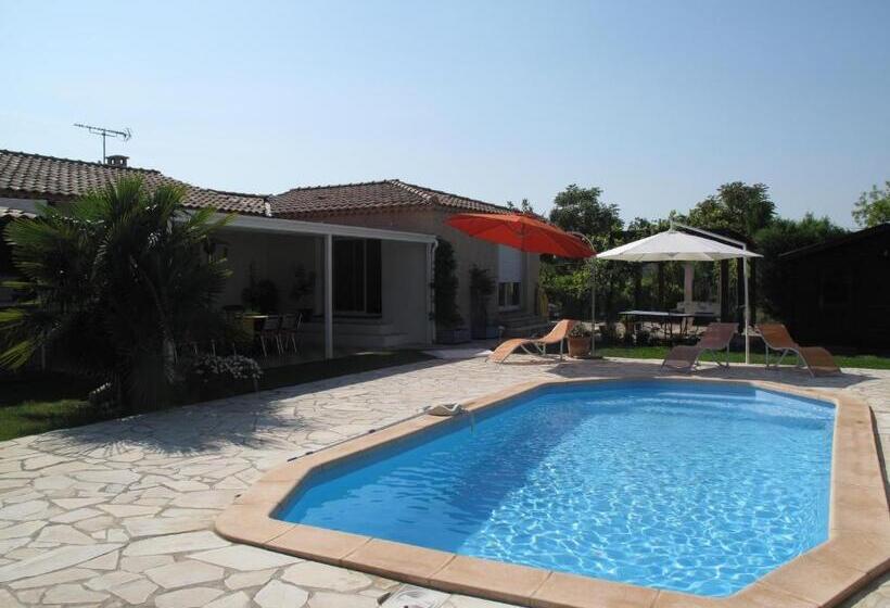 فندق L étape Provencale