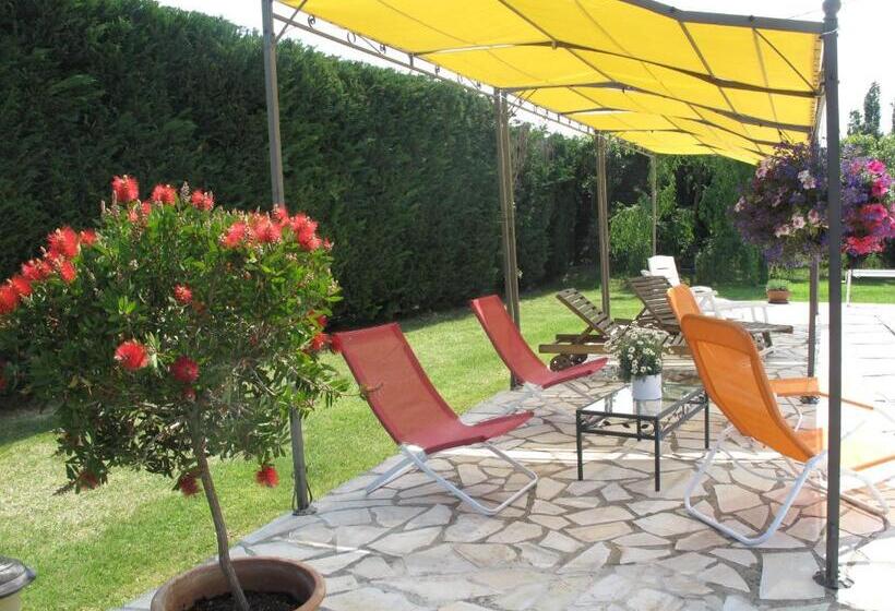 فندق L étape Provencale