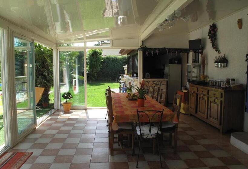 فندق L étape Provencale