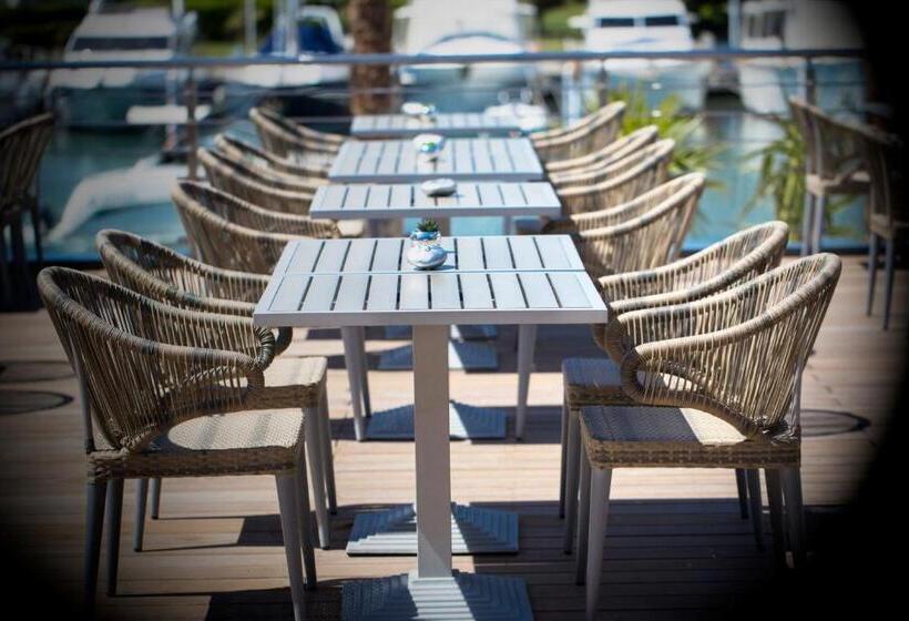 בית מלון כפרי Le Spinaker