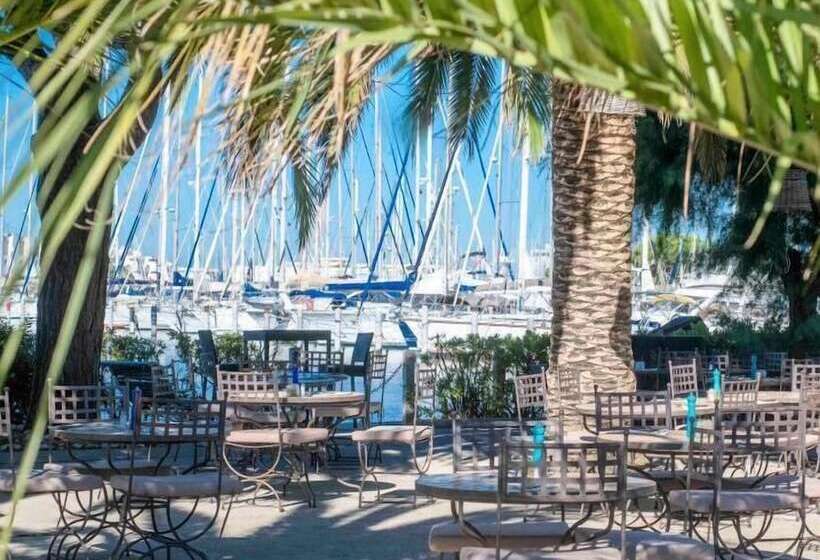 בית מלון כפרי Le Spinaker