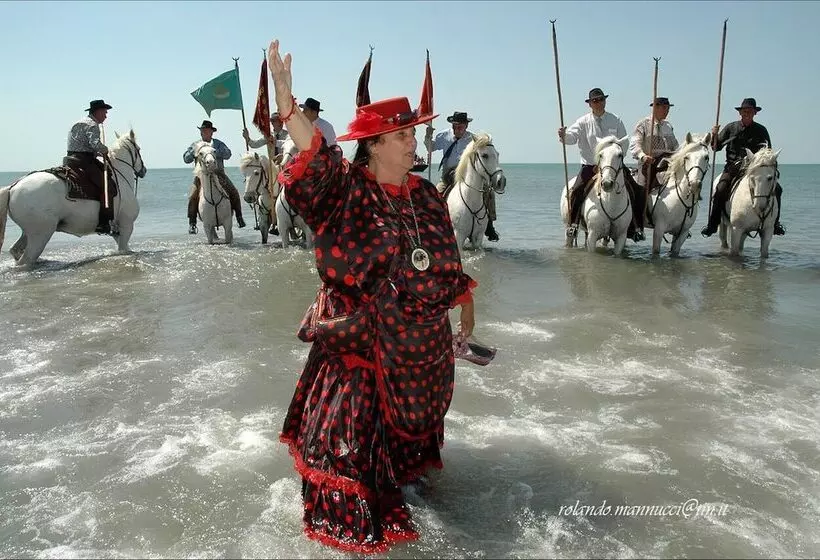 ホテル Longo Maï