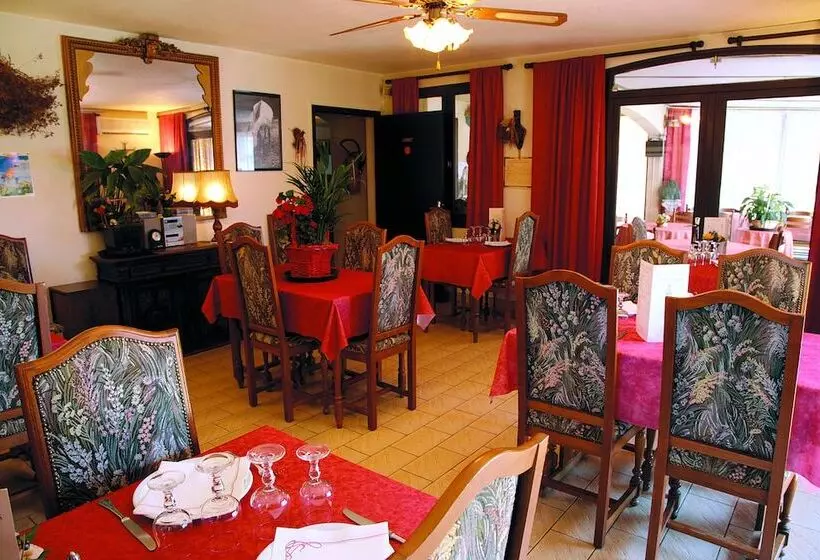 ホテル Longo Maï