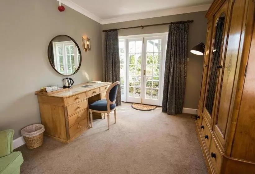 فندق The Farmhouse At Redcoats