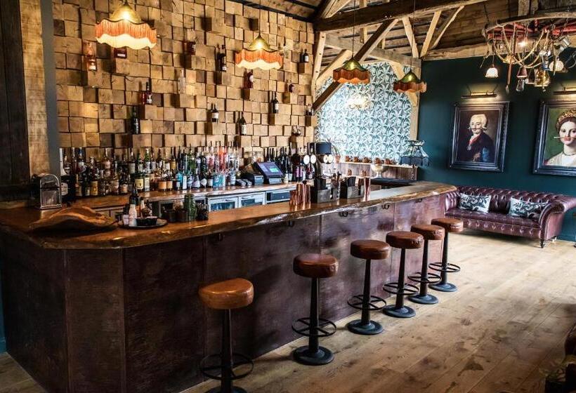 ホテル The Farmhouse At Redcoats