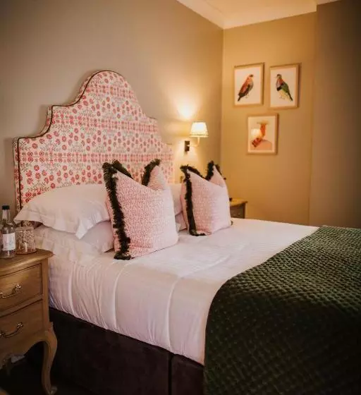 فندق The Farmhouse At Redcoats