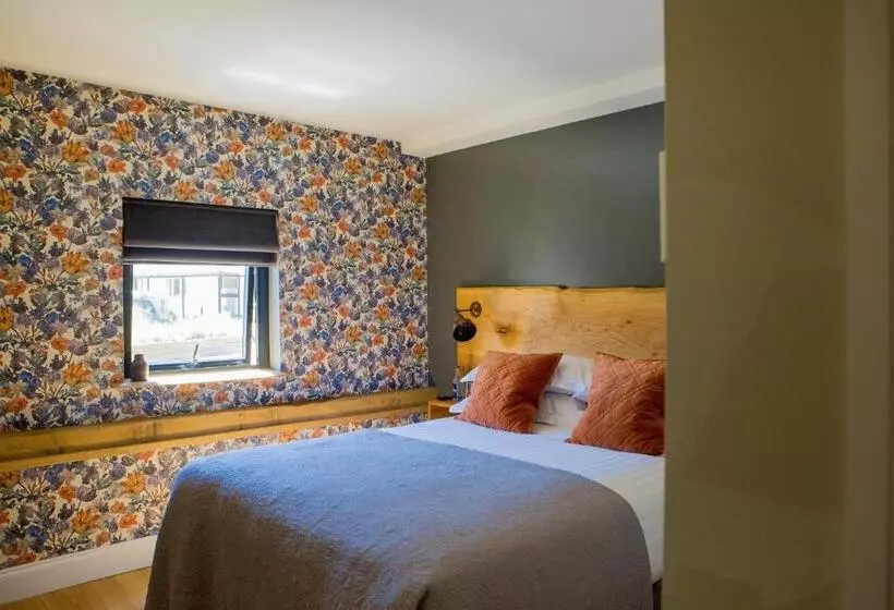 فندق The Farmhouse At Redcoats