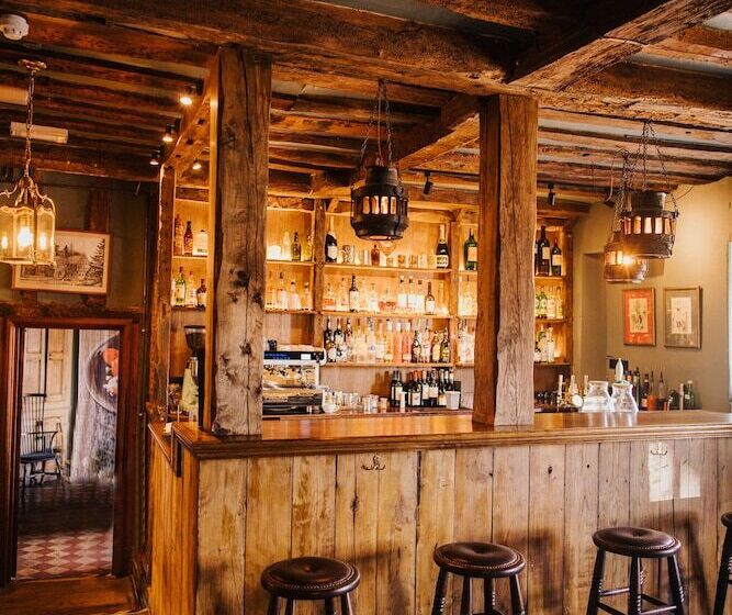 ホテル The Farmhouse At Redcoats