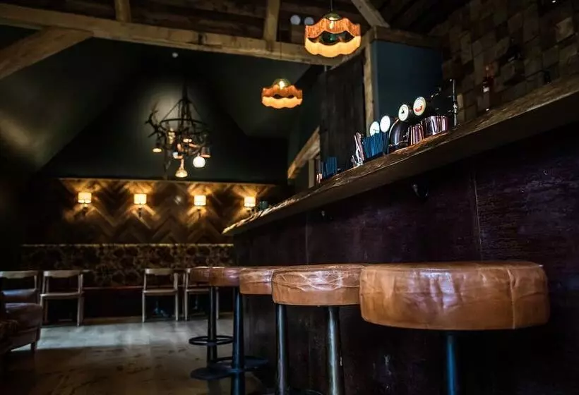 فندق The Farmhouse At Redcoats