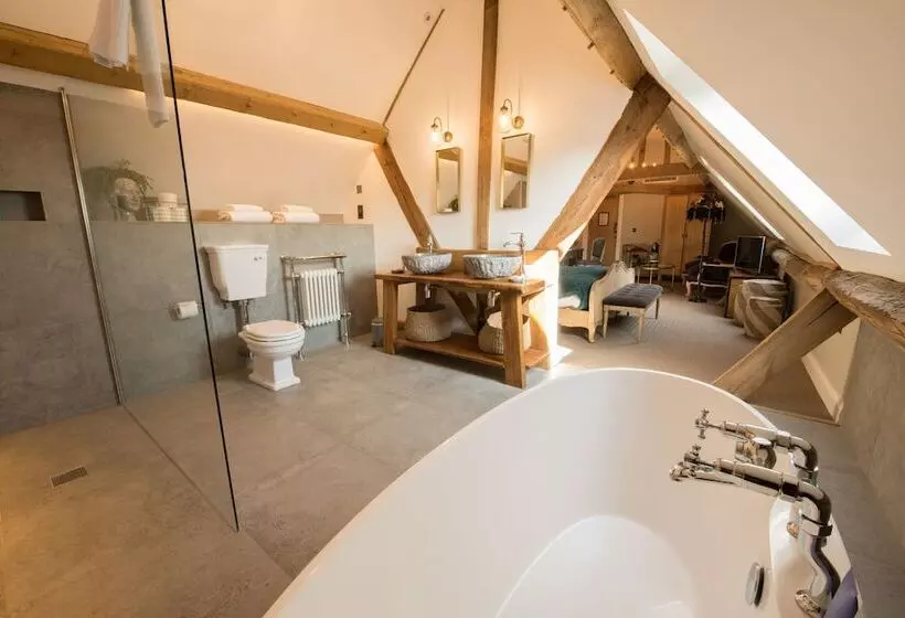 فندق The Farmhouse At Redcoats