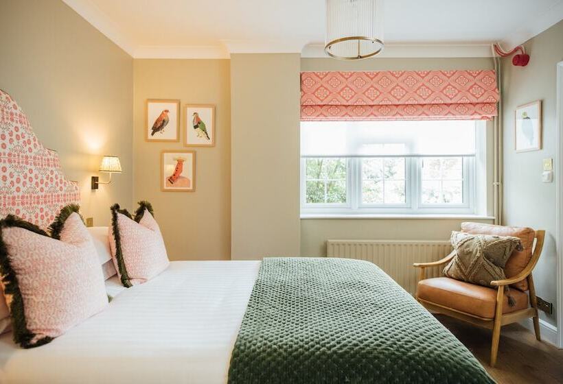 ホテル The Farmhouse At Redcoats