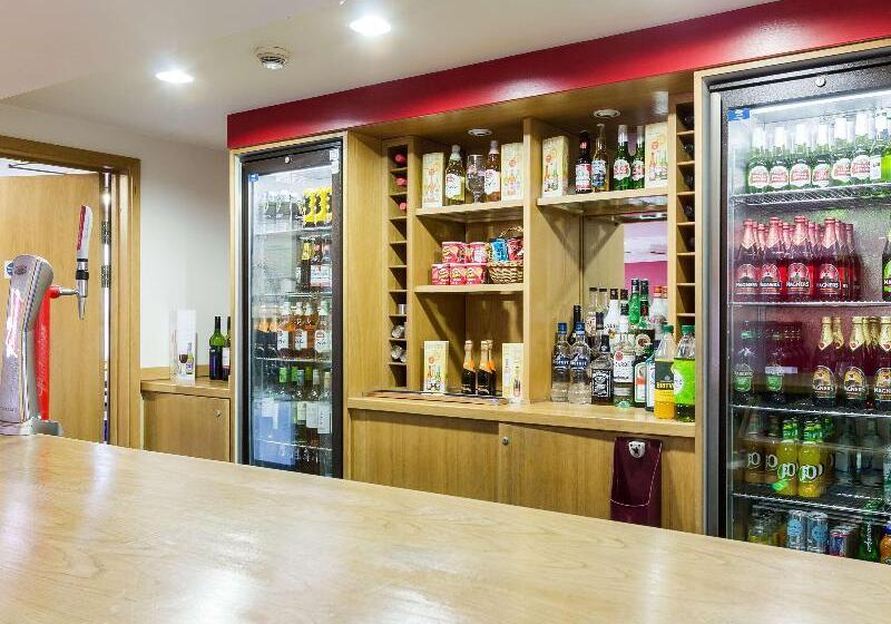 فندق Travelodge Camberley