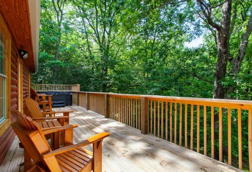 Gatlin Barn Secluded Hot Tub Game Room