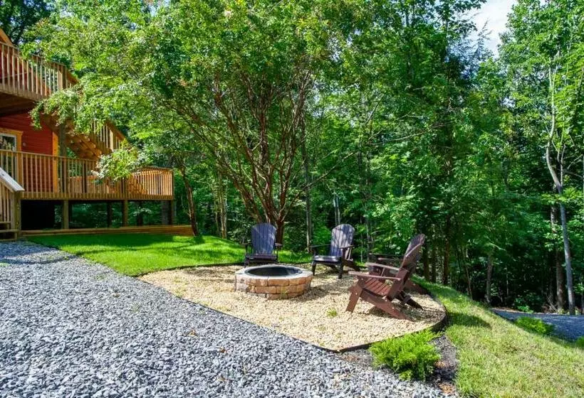 Gatlin Barn Secluded Hot Tub Game Room