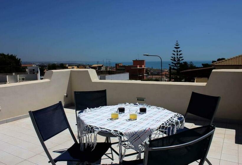 Villa Floridia, Just 300 M From The Sea