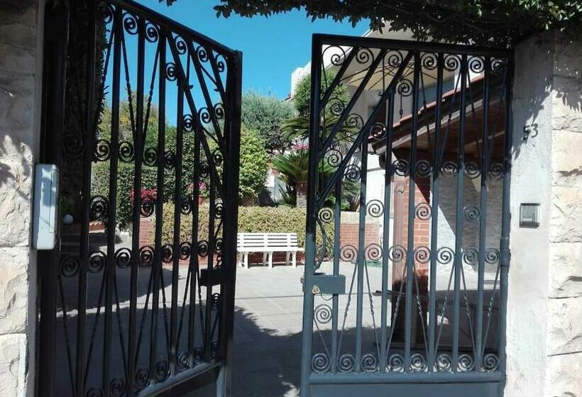 Villa Floridia, Just 300 M From The Sea