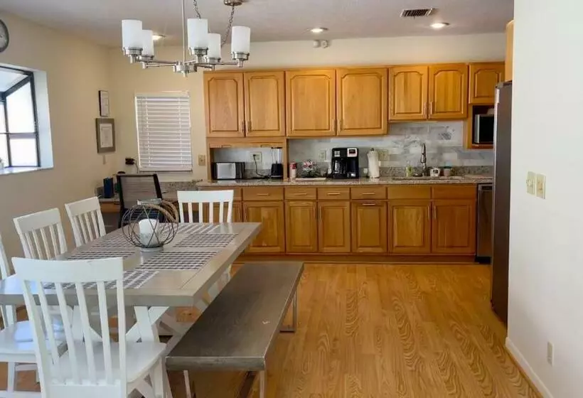 Delightful 3 Bdrm Home, Mins To Clearwater Beach