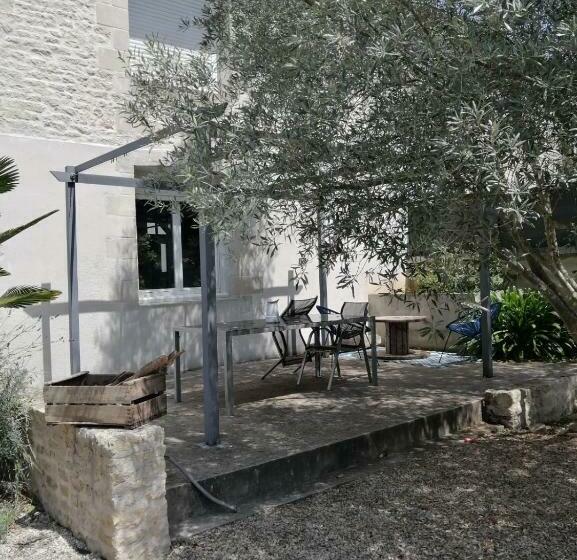 Jolie Maison De Ville Avec Un Extérieur Au Calme   Les Dragons De La Chamoiserie Niort