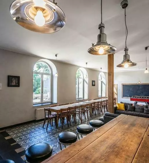 La Petite Ecole