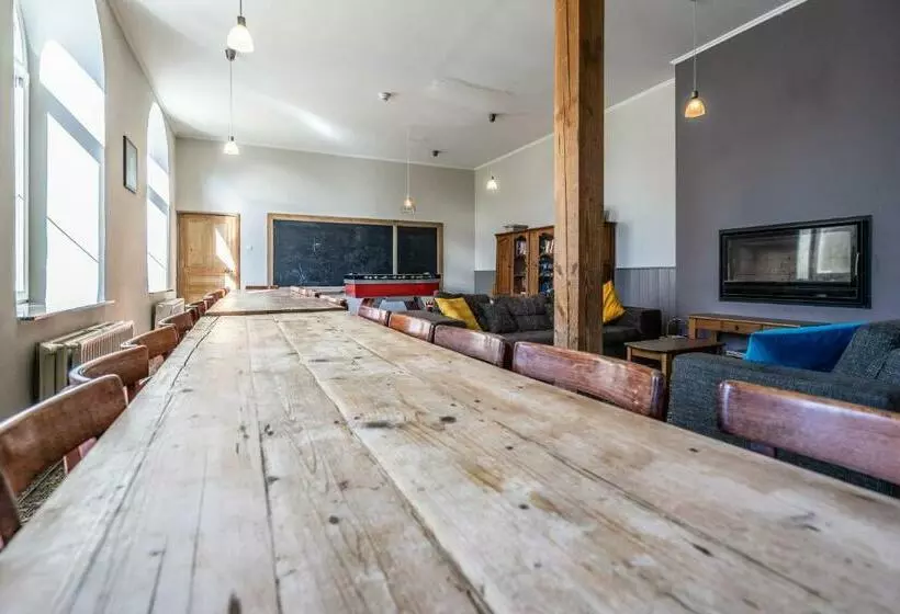 La Petite Ecole