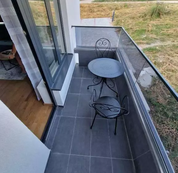 Nina Apartman 2