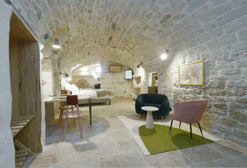 ペンション Les Confidentielles