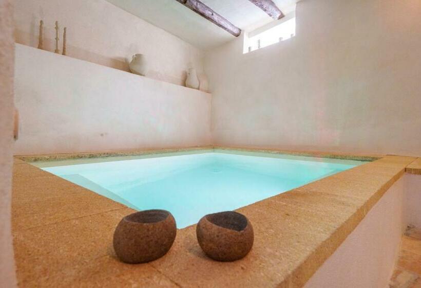 ペンション Les Confidentielles