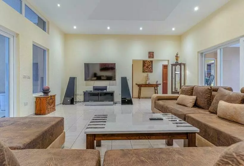 Sanook Villa 4br Super Luxury Pool Villa, Bbq, Pool Table, Karaoke