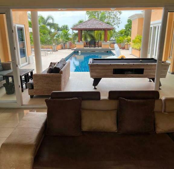 Sanook Villa 4br Super Luxury Pool Villa, Bbq, Pool Table, Karaoke