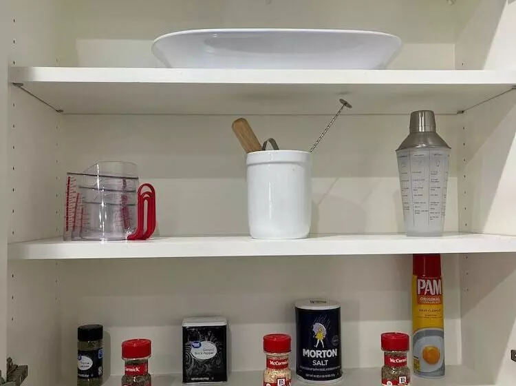 The Cosmopolitan Modern, Cozy, New 3bedroom Home